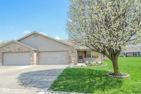 3925 Oak Harbor Ln, Indianapolis, IN 46237
