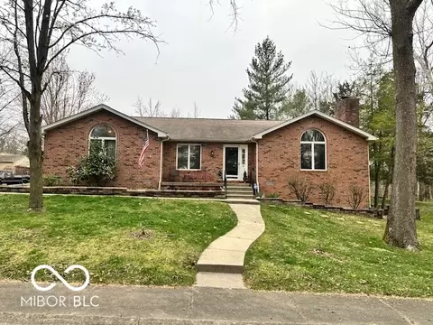 4136 W Reece Ln, Columbus, IN 47201