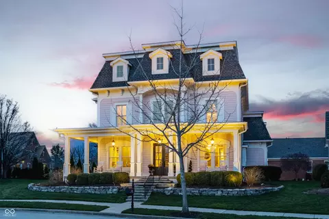12813 Chapel Square St, Carmel, IN 46032