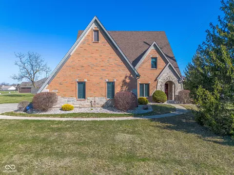 2406 Chrystal Woods Dr, Kokomo, IN 46901