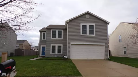 796 Hickory Pine Dr, Whiteland, IN 46184