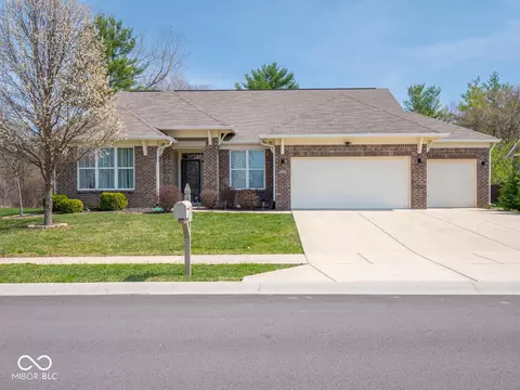 9831 N Port Dr, Mccordsville, IN 46055