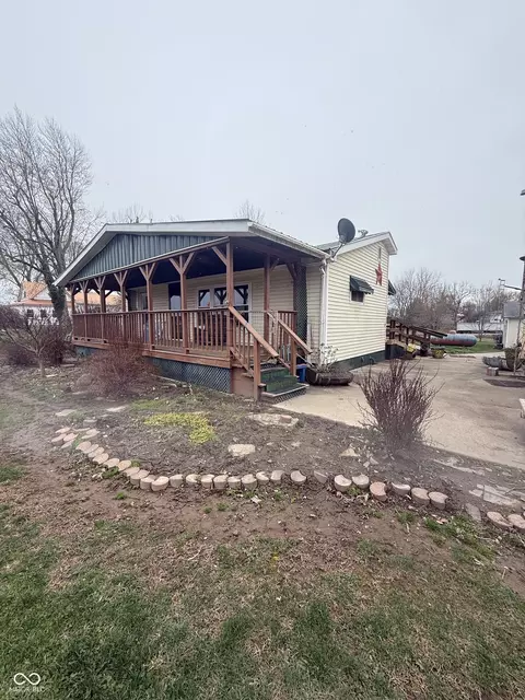 Exterior - 401 E Ferry St, Cayuga, IN 47928 photo 2 of 23