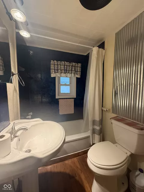 Bath - 401 E Ferry St, Cayuga, IN 47928 photo 1 of 1