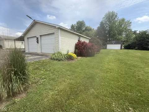 Exterior - 401 E Ferry St, Cayuga, IN 47928 photo 22 of 23