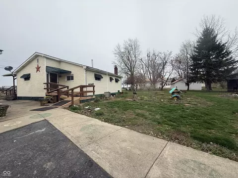 Exterior - 401 E Ferry St, Cayuga, IN 47928 photo 4 of 23
