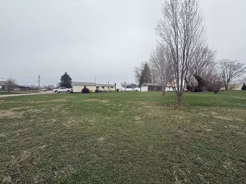 Exterior - 401 E Ferry St, Cayuga, IN 47928 photo 7 of 23
