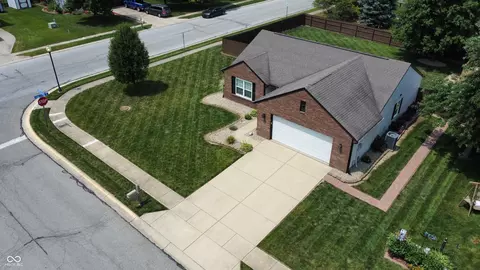 401 Paddlebrook Dr, Danville, IN 46122