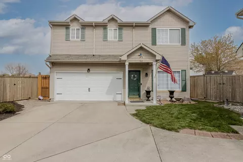 768 Pine Lake Dr, Greenwood, IN 46143