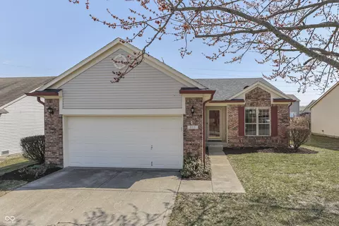855 Queensgate Dr, Greenwood, IN 46143