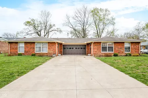 3819 Camelot Ln, Columbus, IN 47203