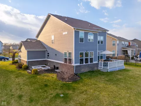 Exterior - 14059 Knightstown Dr E, Carmel, IN 46033 photo 5 of 6