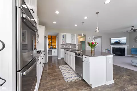 Kitchen - 14059 Knightstown Dr E, Carmel, IN 46033 photo 3 of 4