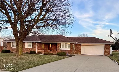 22 Village Rd, Batesville, IN 47006