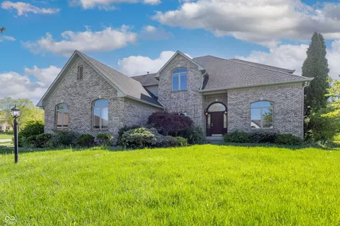 3256 Waterside Ct, Greenwood, IN 46143