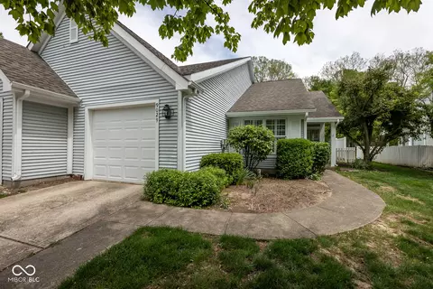 9029 Crook Dr N, Indianapolis, IN 46256