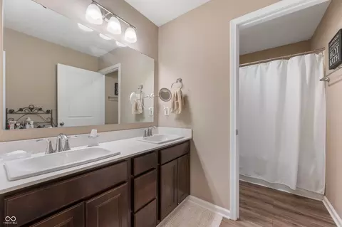 Bath - 315 Limerick Ln, Pendleton, IN 46064 photo 1 of 3