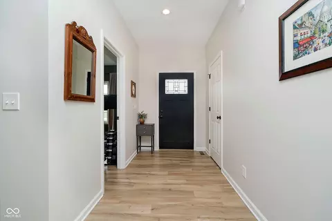 Entry Way - 246 Pratt Ln, Covington, IN 47932 photo 1 of 3