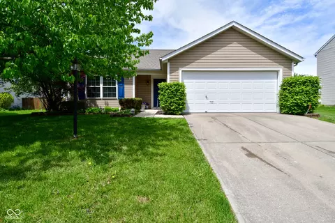 10622 Young Lake Dr, Indianapolis, IN 46239