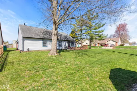 Exterior - 923 Jonathan Dr, Plainfield, IN 46168 photo 6 of 11