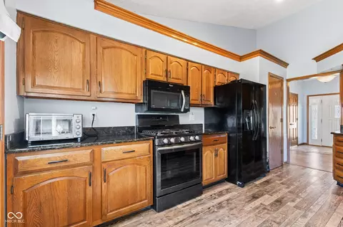 Kitchen - 923 Jonathan Dr, Plainfield, IN 46168 photo 3 of 3