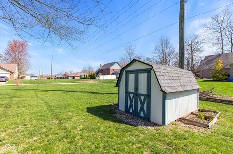 Exterior - 923 Jonathan Dr, Plainfield, IN 46168 photo 7 of 11