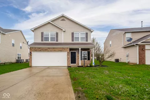 2416 Meadow Bend Dr, Columbus, IN 47201