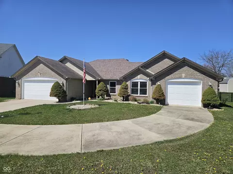52 Spring Lake Ct, Trafalgar, IN 46181
