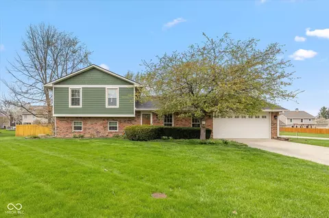 470 Waterford Dr, Zionsville, IN 46077