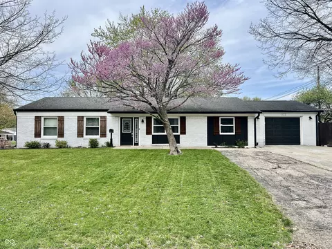 122 Southlane Dr, New Whiteland, IN 46184