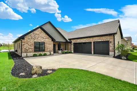 725 Meadowbrook Ln, Franklin, IN 46131