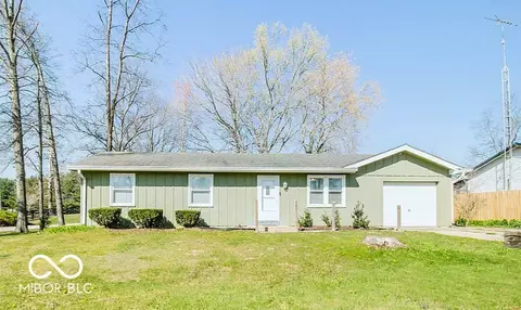 12566 S Hillview Dr, Columbus, IN 47201