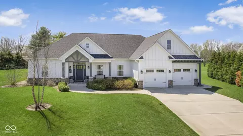 978 S Fairway Village Ct, Greenfield, IN 46140