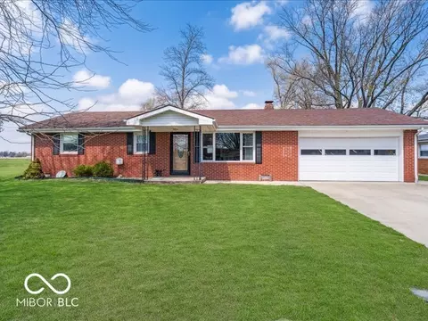 1734 Bittersweet Dr, Anderson, IN 46011