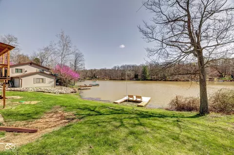 7266 Locust Lake West Dr, Spencer, IN 47460
