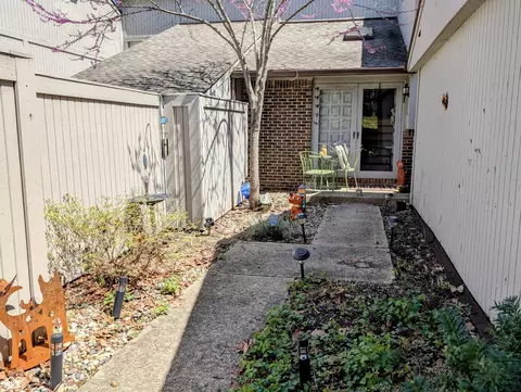 61 Osage Ct, Columbus, IN 47201
