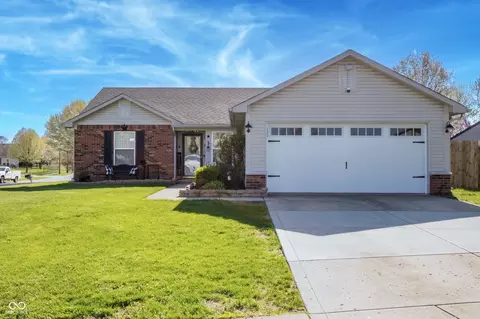 498 Lake Shore Ct, Franklin, IN 46131