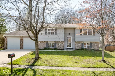 7624 Snowflake Dr, Indianapolis, IN 46227