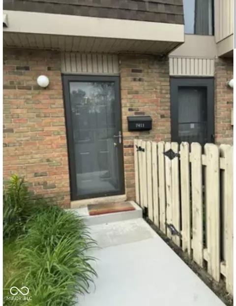 7411 Country Brook Dr, Indianapolis, IN 46260