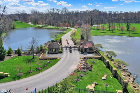 15 Lost Run Ln, Zionsville, IN 46077
