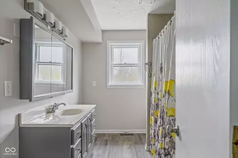 Bath - 8394 S 600 W, Pendleton, IN 46064 photo 1 of 4
