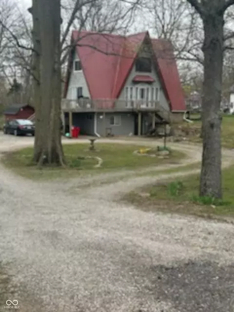 112 N 8th St, Cayuga, IN 47928