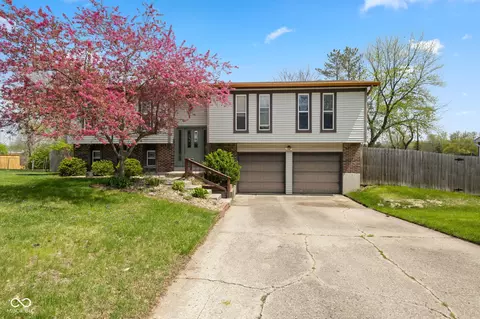 8235 Picadilly Ln, Indianapolis, IN 46256