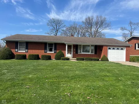 308 Crestview Ln, Batesville, IN 47006