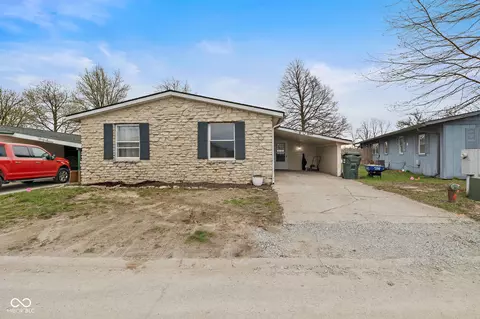 49 Fountain Lake Dr, Greenfield, IN 46140