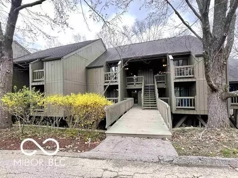 9438 S Lake Ridge Dr, Bloomington, IN 47401