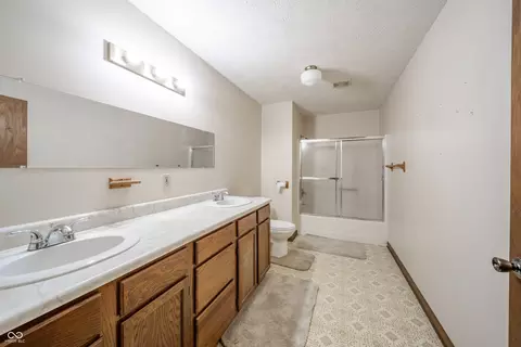 Bath - 9056 E 650 N, Wilkinson, IN 46186 photo 1 of 3