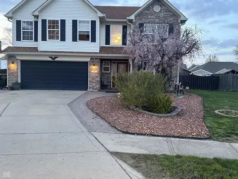 82 Pin Oak Ct, Whiteland, IN 46184