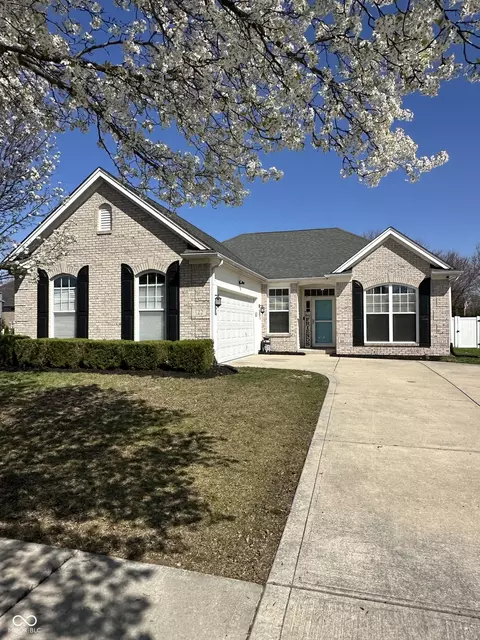 122 Stamford Dr, Pittsboro, IN 46167