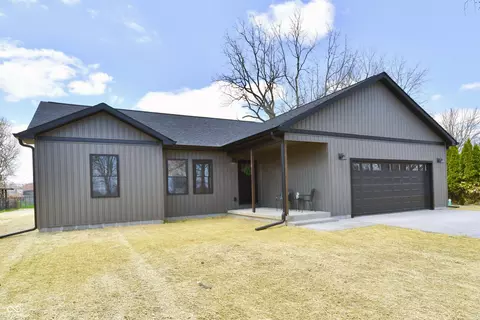 1018 N 18th St, Elwood, IN 46036